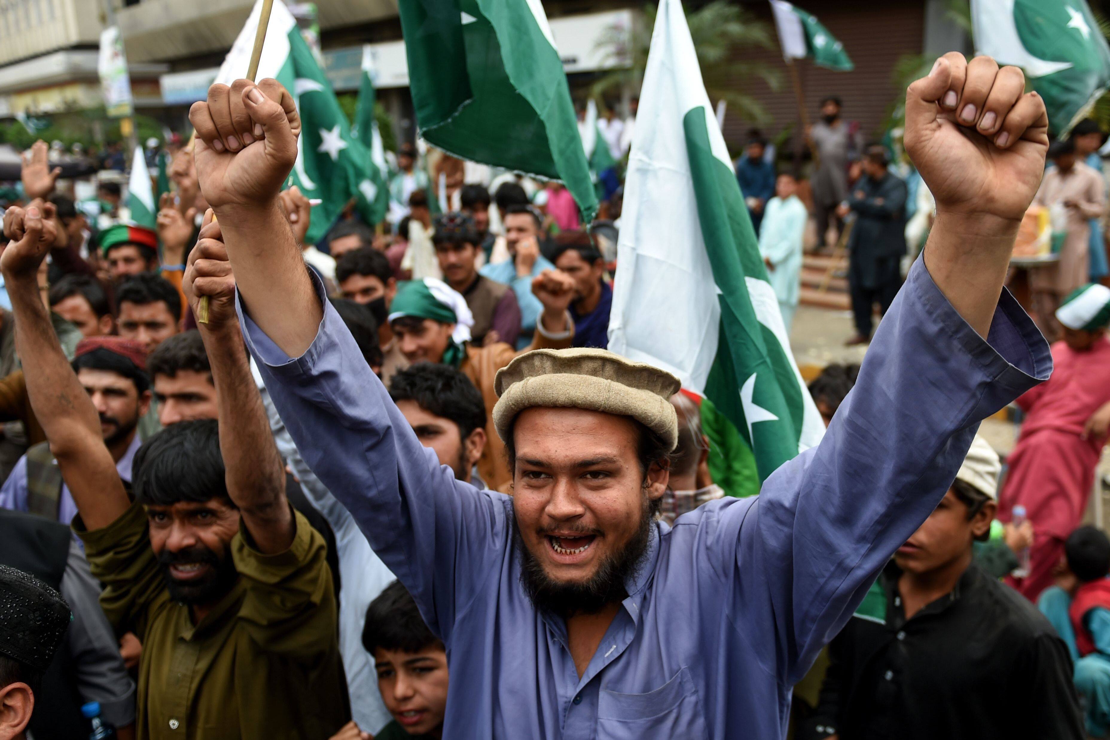 Imran Radi Imran supporters set Radio Pakistan on fire | Zee News