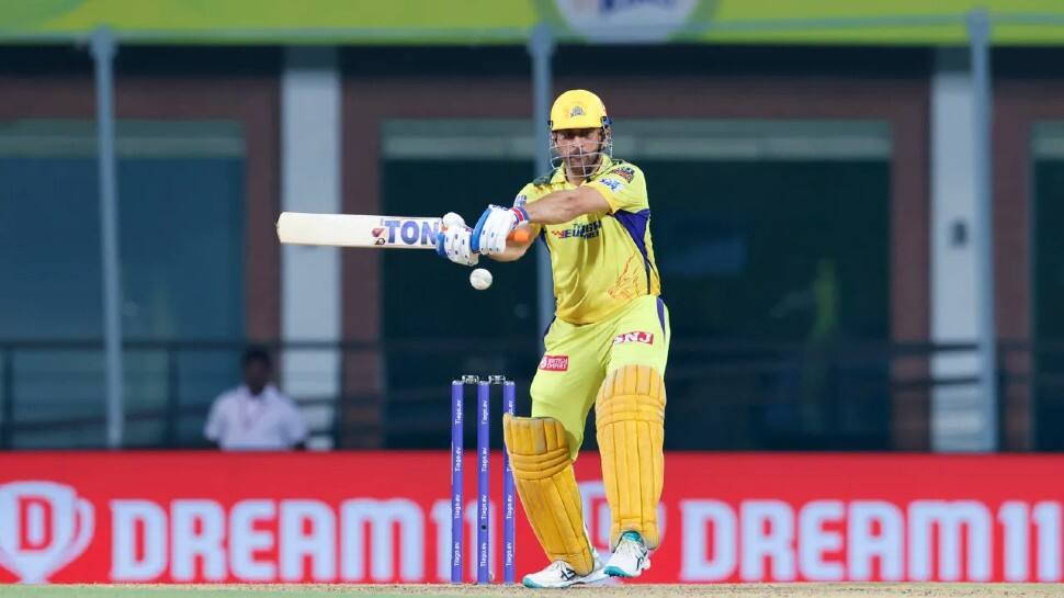 WATCH: Chennai Super Kings Skipper MS Dhoni Hammer Two Big Sixes Against Delhi Capitals, Says ‘Don’t Make Me Run A Lot’