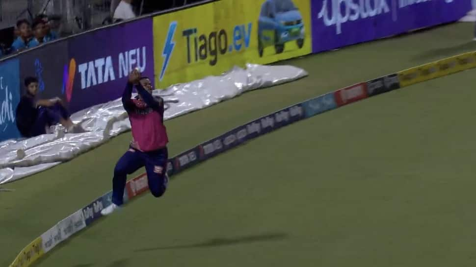 Watch: Shimrom Hetmyer Takes Exceptional Catch Inches Away From Boundary Line To Dismiss Jason Roy