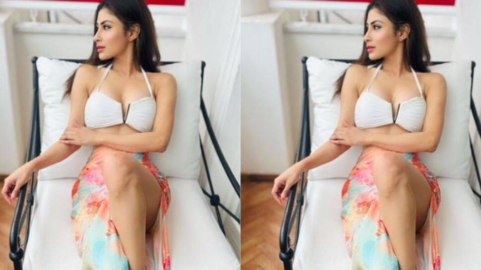 Mouni's sarong had a thigh-high slit