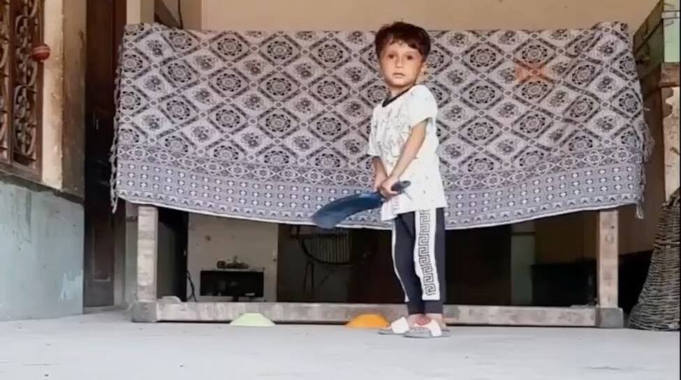 Amitabh Bachchan Is Super Impressed With This Child&#039;s Batting Skills