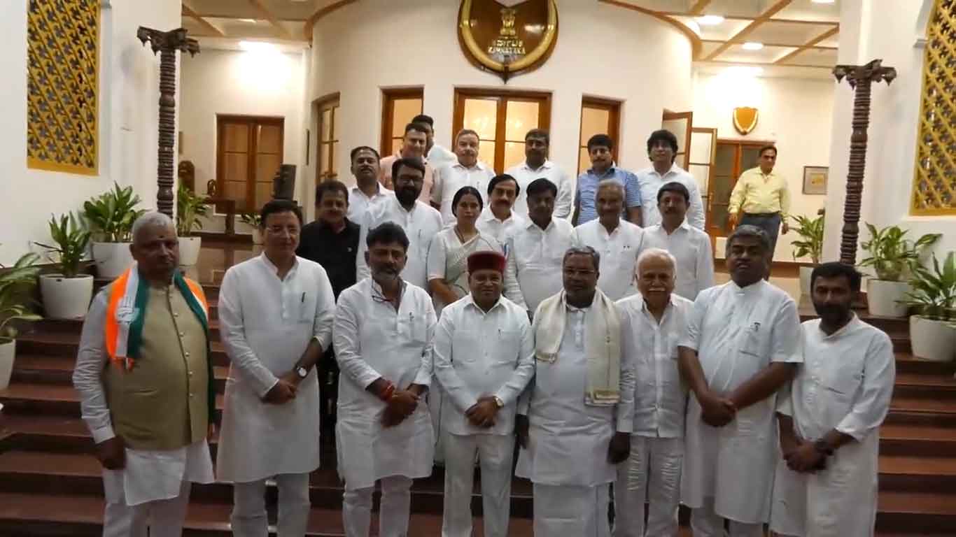 Karnataka Swearing-In-Ceremony: Congress Invites Like-Minded Parties; Mamata Banerjee, KCR Among Invitees