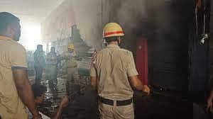 Massive fire breaks out in firecracker market in Malda, West Bengal ...