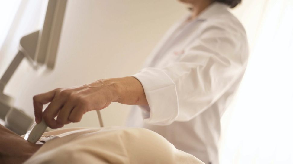 World Thyroid Day 2023: Symptoms of Hypothyroidism and Hyperthyroidism