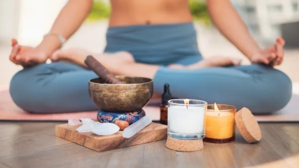 Relax and Calm: Discovering the Magic of Scented Candles and Reed Diffusers