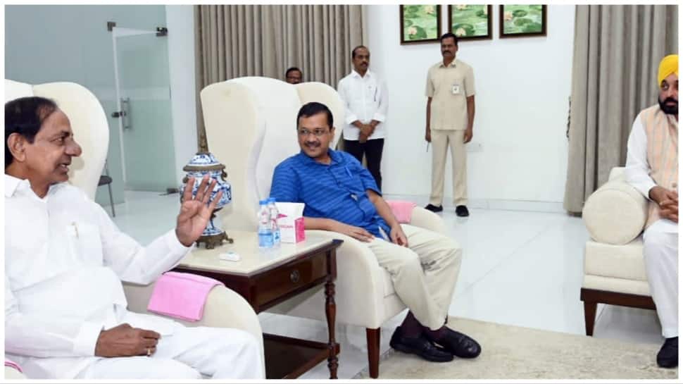 Arvind Kejriwal Meets Telangana CM KCR, Seeks Support Against Centre&#039;s Ordinance