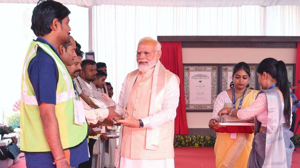 PM felicitated workers involved in construction of new building