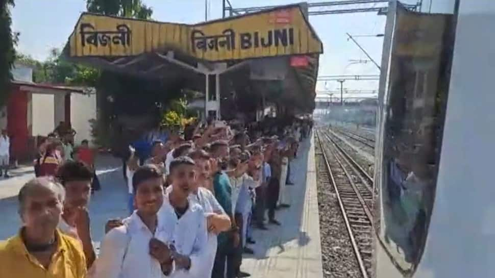 People Crowd Railway Stations To Catch Glimpse Of Northeast&#039;s First Vande Bharat Express: Watch Video