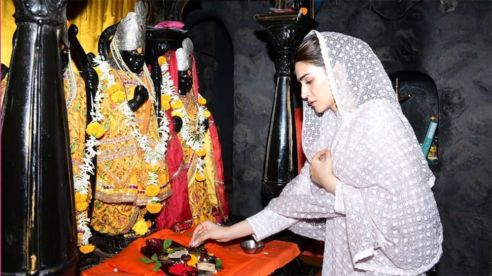 Kriti Sanon Seeks Blessings At Sita Gufa, Kalaram Mandir After Adipurush&#039;s Ram Siya Ram Song Release