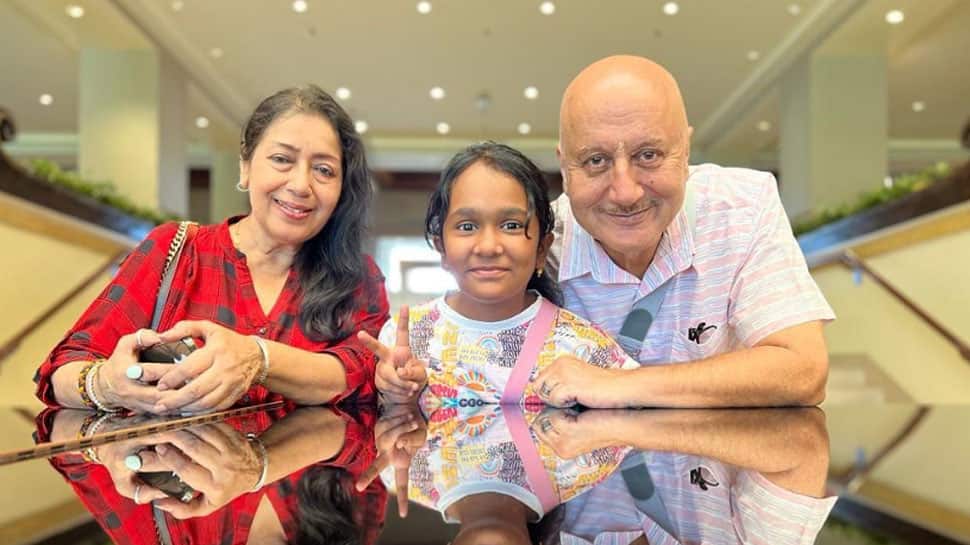 Anupam Kher Spends Time with Late Actor Satish Kaushik&#039;s Wife, Daughter, Shares Photo