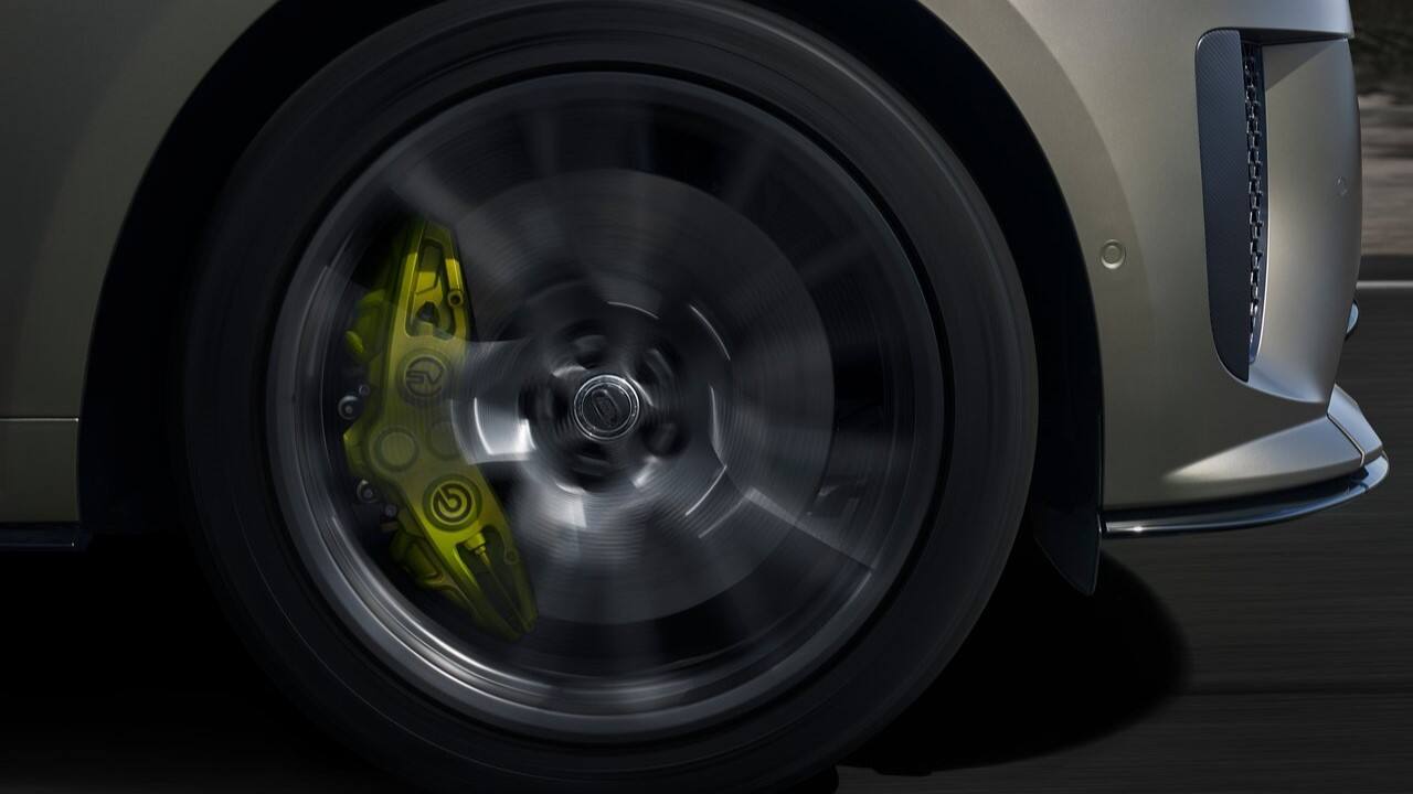 2024 Range Rover Sport SV Brakes