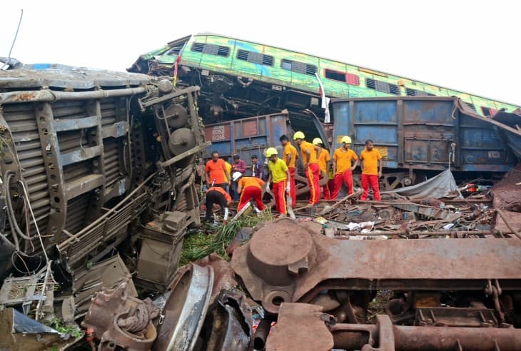 Odisha Train Accident - In the initial investigation, the matter of signal failure came to the fore. | Zee News