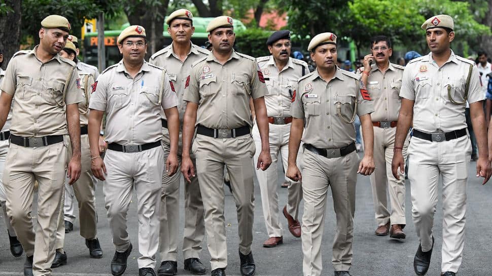 Nearly 3,000 mobile phones missing in Noida, police launch special search operation