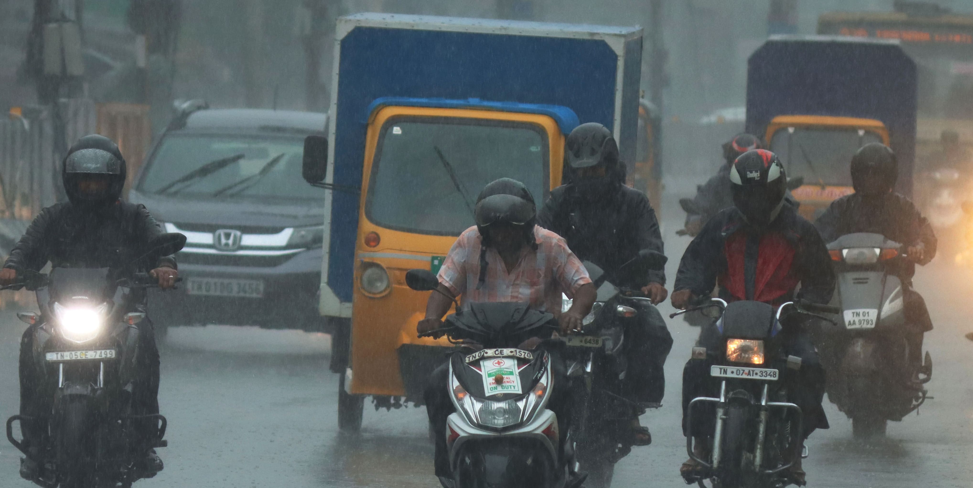 IMD Predicts Heavy Rains In Karnataka, Keral; Very Heavy In Assam Meghalaya 