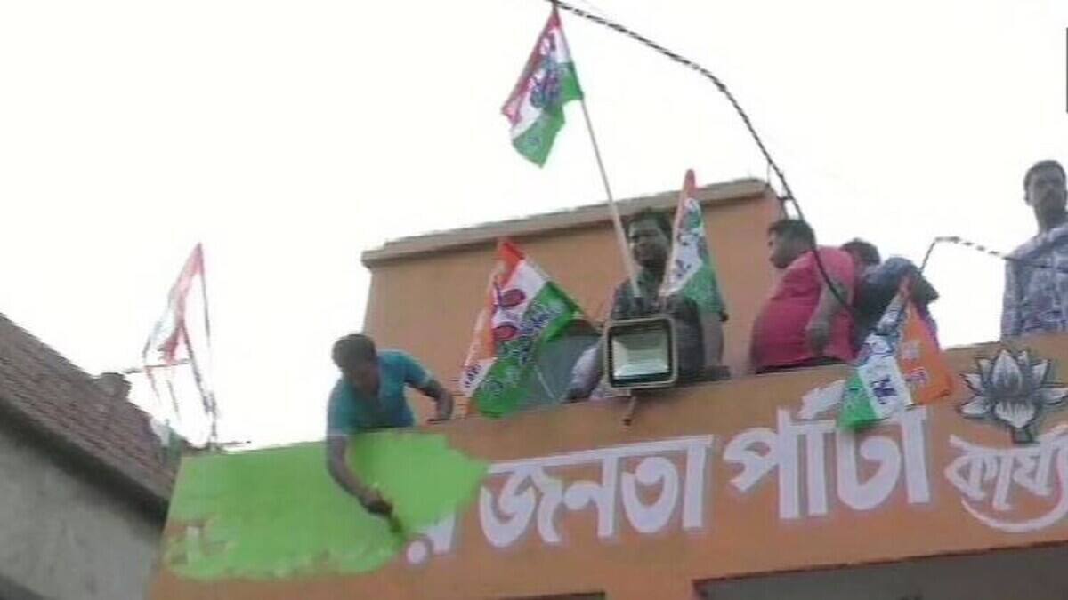 Bengal Panchayat Chunav 2023: Congress captured TMC office | Zee News