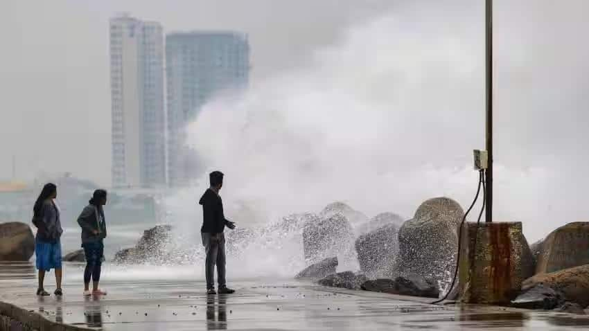 Badhir News: Biparjoy storm threat deepens over Gujarat | Zee News