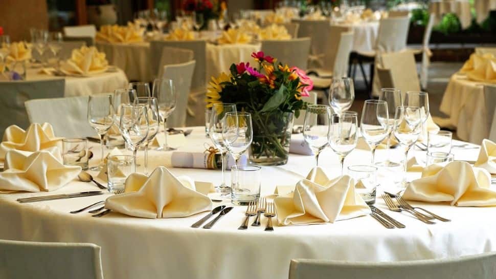 How To Use White Table Linens When You Have Guests Over