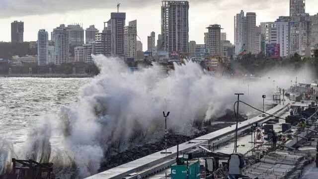 Cyclone Biparjoy nears Mumbai, effect seen as waves rises higher | Zee News