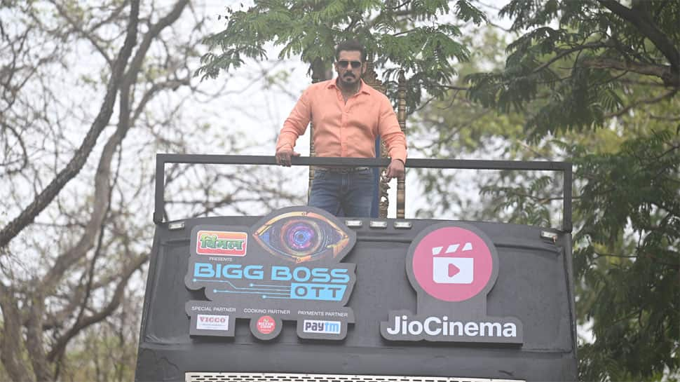 Salman Khan Makes Grand Entry On Double-Decker Bus Ahead Of Bigg Boss OTT 2 Premiere