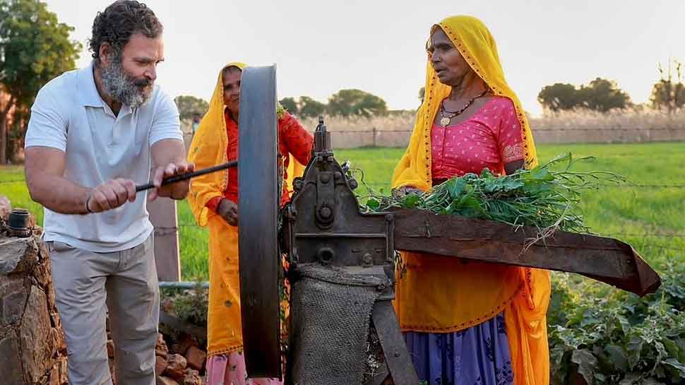 Rahul Interacting With Women Farmers