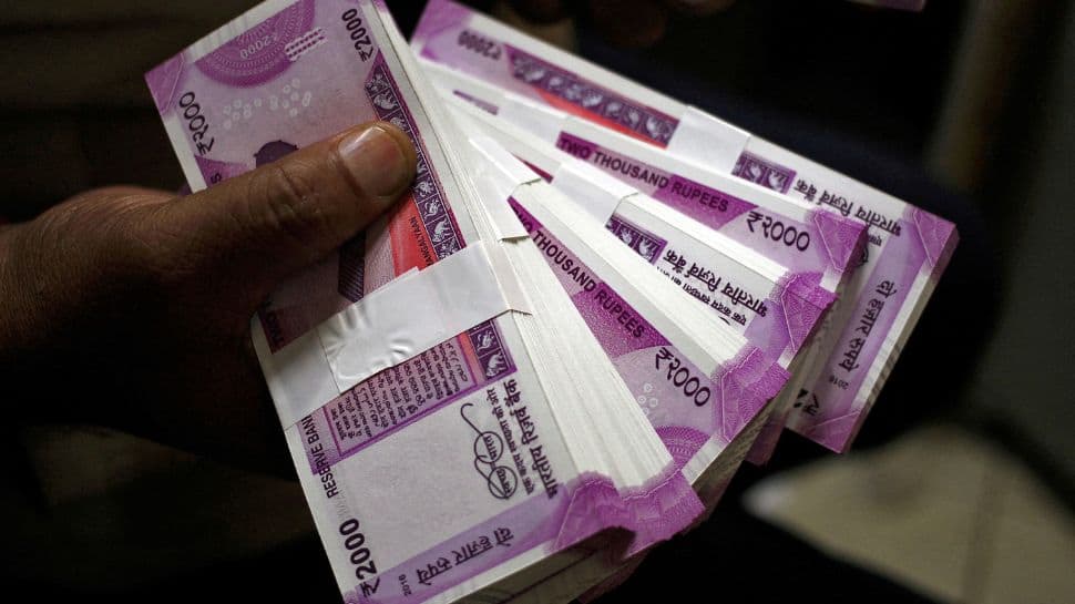 Amazon To Collect Expiring 2,000-Rupee Notes From Indian Customers