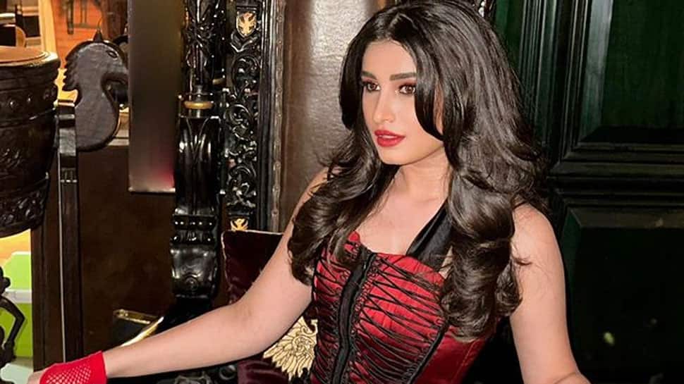 Raveena Tandon&#039;s Gorgeous Daughter Rasha Sets The Stage On Fire With Her Singing Video 