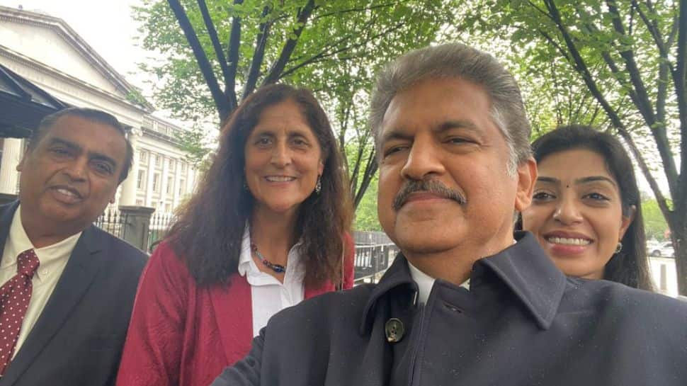 Anand Mahindra&#039;s Selfie With NASA Astronaut Sunita Williams &amp; Mukesh Ambani Is All You Need To See Today