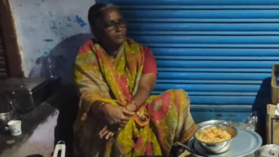 Age is just a number for UP’s ‘Kachori Wali Amma’ who runs a footpath shop at night