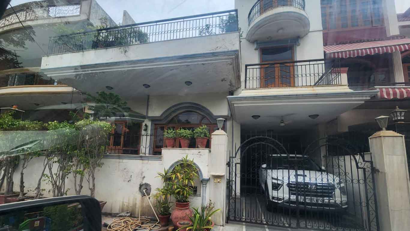 Who is Devendra Singh Chauhan, Ex-UP DGP Whose Daughter Allegedly Got Rs 10 Crore Bungalow As Gift In Noida?