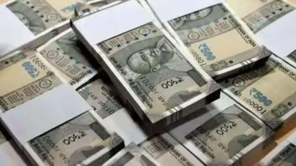 Rupee Declines 9 Paise To 82.05 Against Dollar Amid Geopolitical Worries Rupee Declines 9 Paise To 82.05 Against Dollar Amid Geopolitical Worries