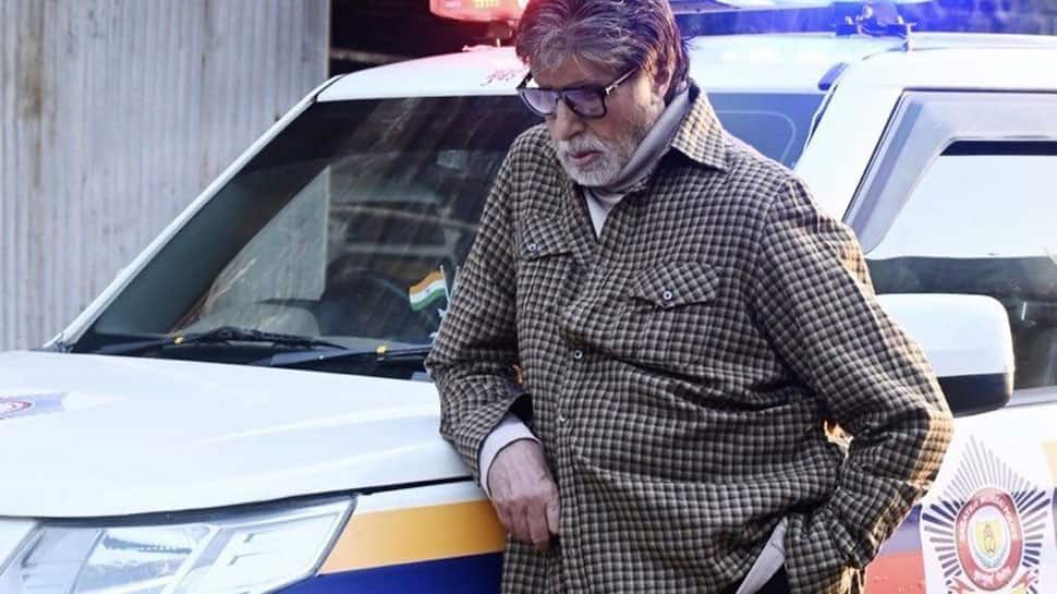 Big B Didn&#039;t Count But &#039;Gave Some Money&#039; To Girl Wrapped In Rough Paper Plastic Selling Roses