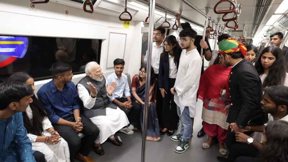 PM Modi Travels By Metro To Attend Delhi University&#039;s Centenary Celebrations - WATCH