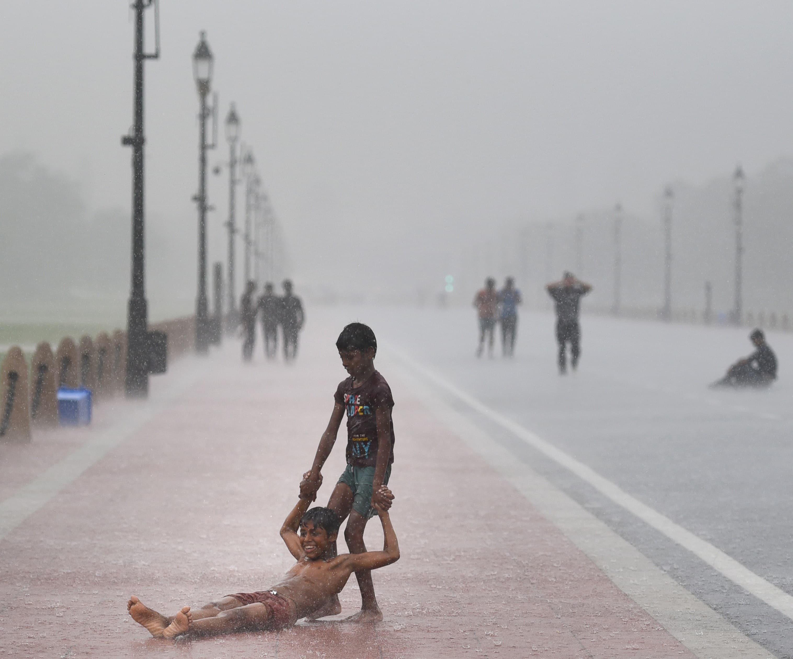 Delhi Weather Update: IMD Predicts Cloudy Day With Light Rain