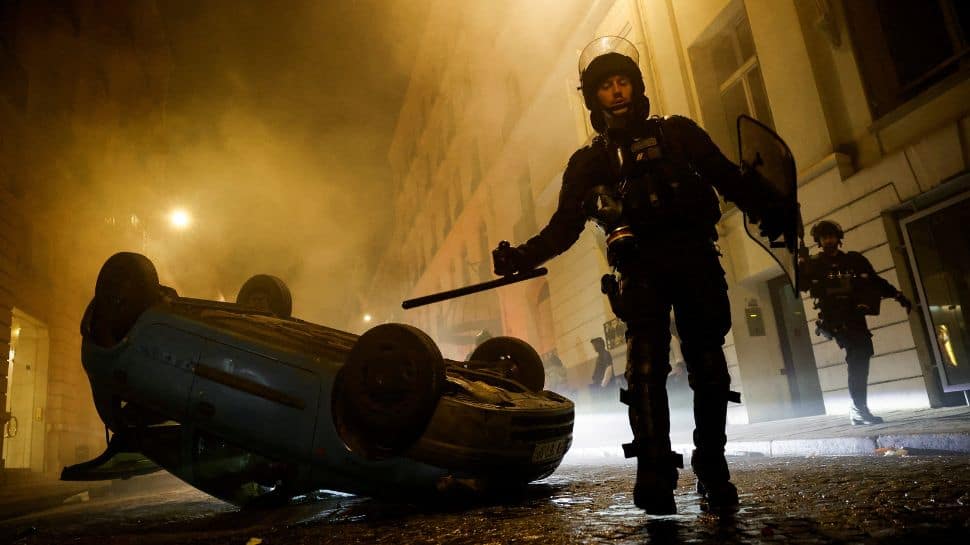 France unrest: Rioters Torch French Mayor&#039;s House, His Family Flees Through Backyard