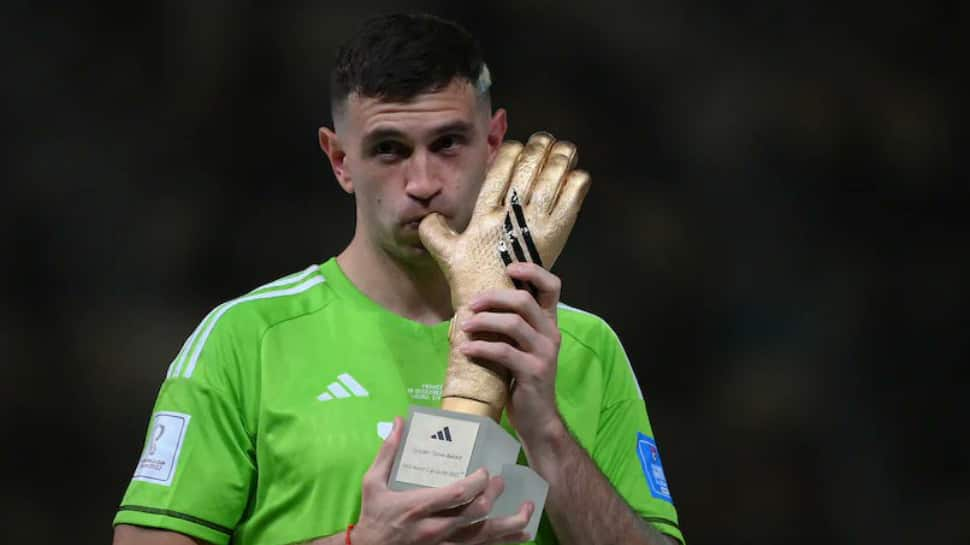 Watch: Lionel Messi&#039;s World Cup Winning Teammate Emiliano Martinez Lands In Kolkata; Dons Mohun Bagan Colours