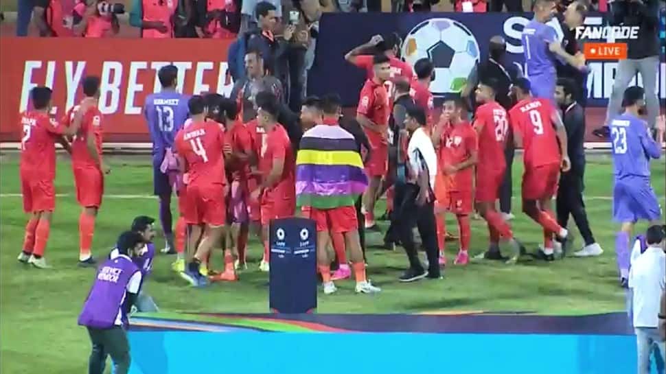 SAFF Championship Final: Indian Footballer Jeakson Singh Carries Meitei Flag While Collecting Medal, Raises Eyebrows