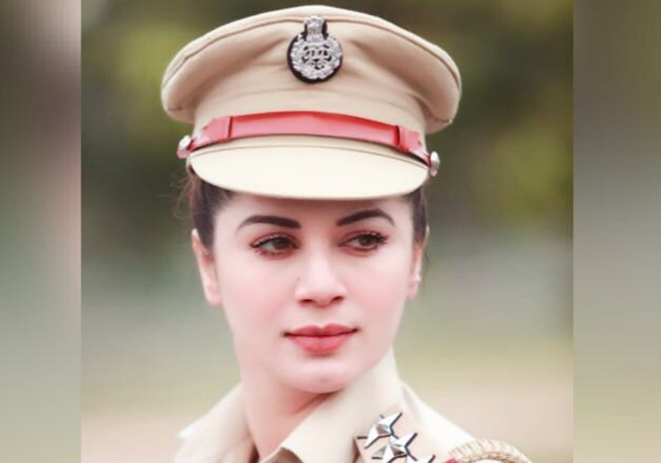 Fact File Model FACT CHECK: Who Is This Lady IPS Officer In Viral Photo From Punjab ...