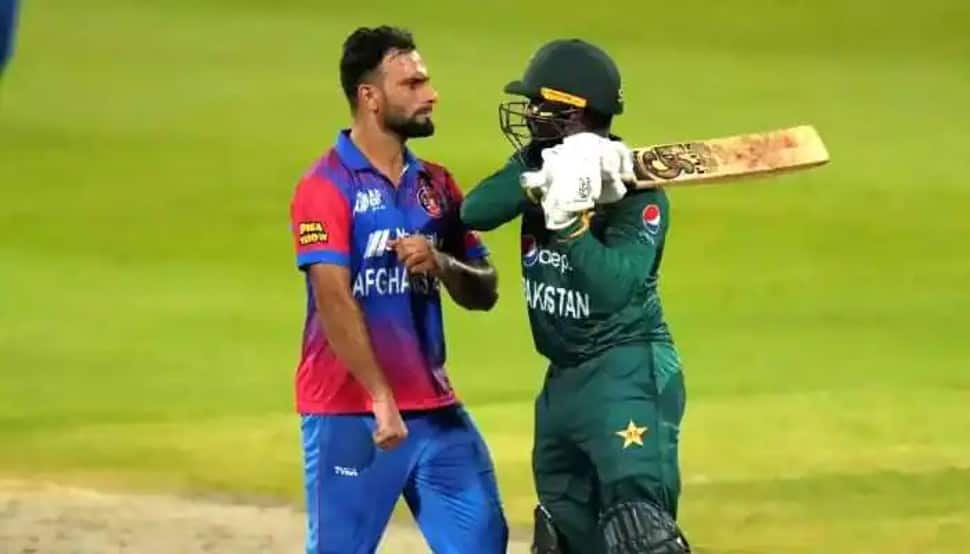 Pakistan batter Asif Ali was embroiled in an ugly fight with Afghanistan bowler Fareed Ahmed. Asif almost hit Fareed with the bat during an ugly drawl. The fall of the incident continued even after the match as Afghanistan and Pakistan fans were involved in a huge fight at the Dubai stadium during Asia Cup 2022. (Source: Twitter)