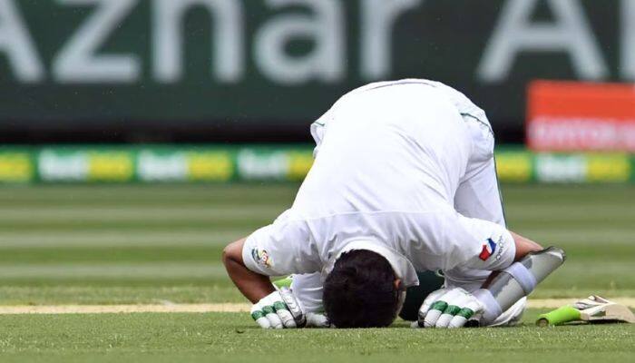 Pakistani Batsmen's Kissing Mother Earth: 