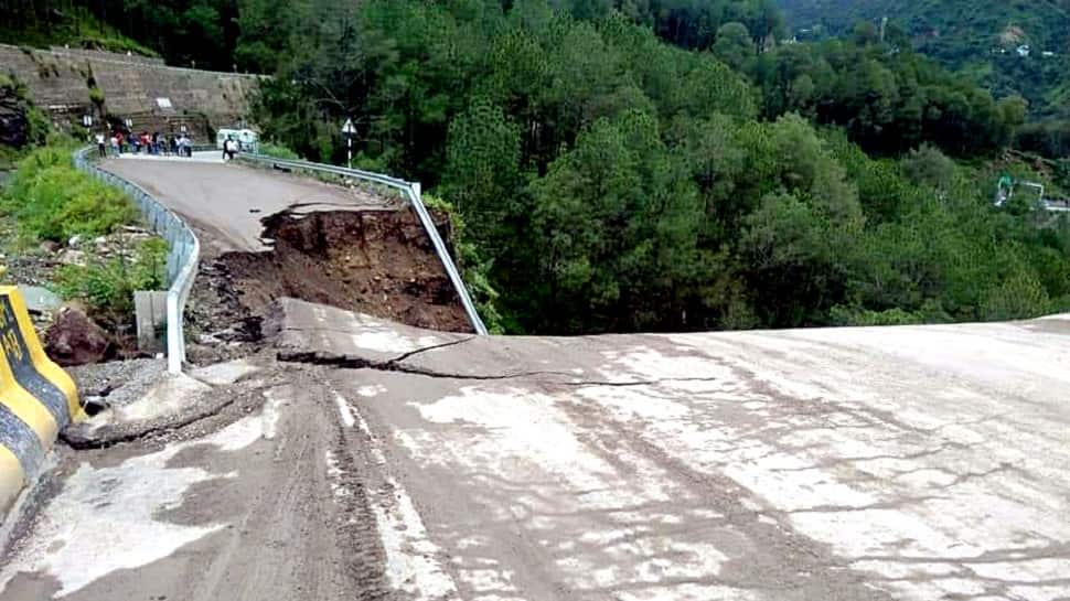 Himachal Pradesh: Shimla-Chandigarh Highway Blocked Due To Landslide, Traffic Stopped