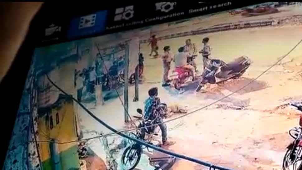 Caught on Camera: Two Delhi Policemen caught taking bribe of Rs 50,000 in Mangolpuri during CBI raid, arrested