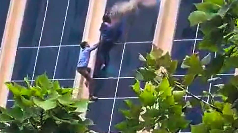 Noida Man, Woman Jump From Third Floor To Escape Fire, Survive As Locals Spread Mattress On Ground