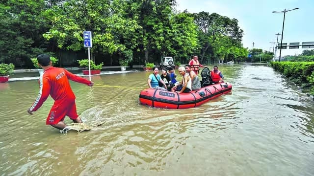 Double Trouble On Delhi! IMD Issues Heavy Rain Yellow Alert | Zee News