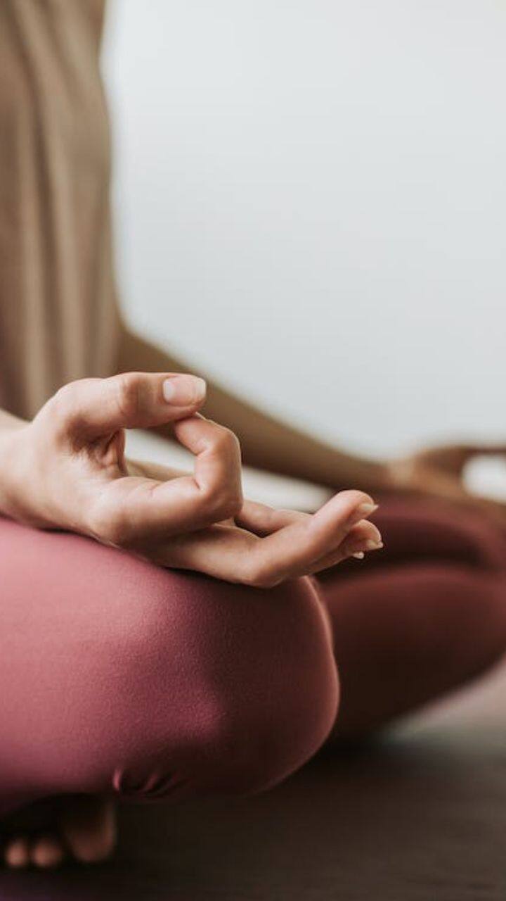 8 Yoga Mudras To Overcome Any Ailments | PDF | Yoga | Asana