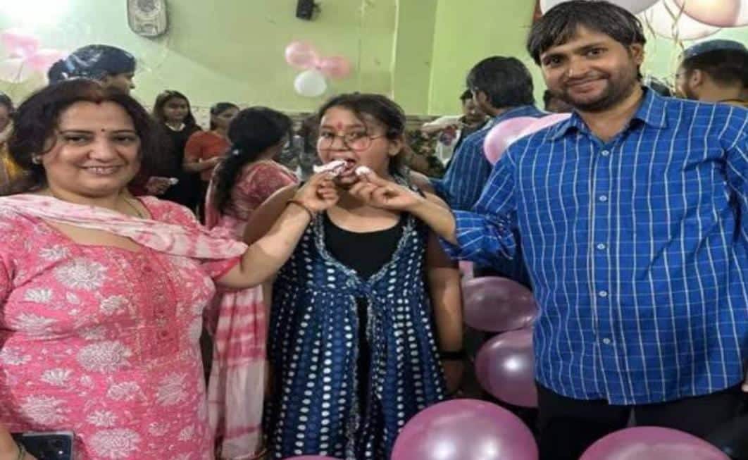 Breaking Taboos! Uttarakhand Man Celebrates Daughter&#039;s 1st Period By Cutting Cake - VIRAL VIDEO