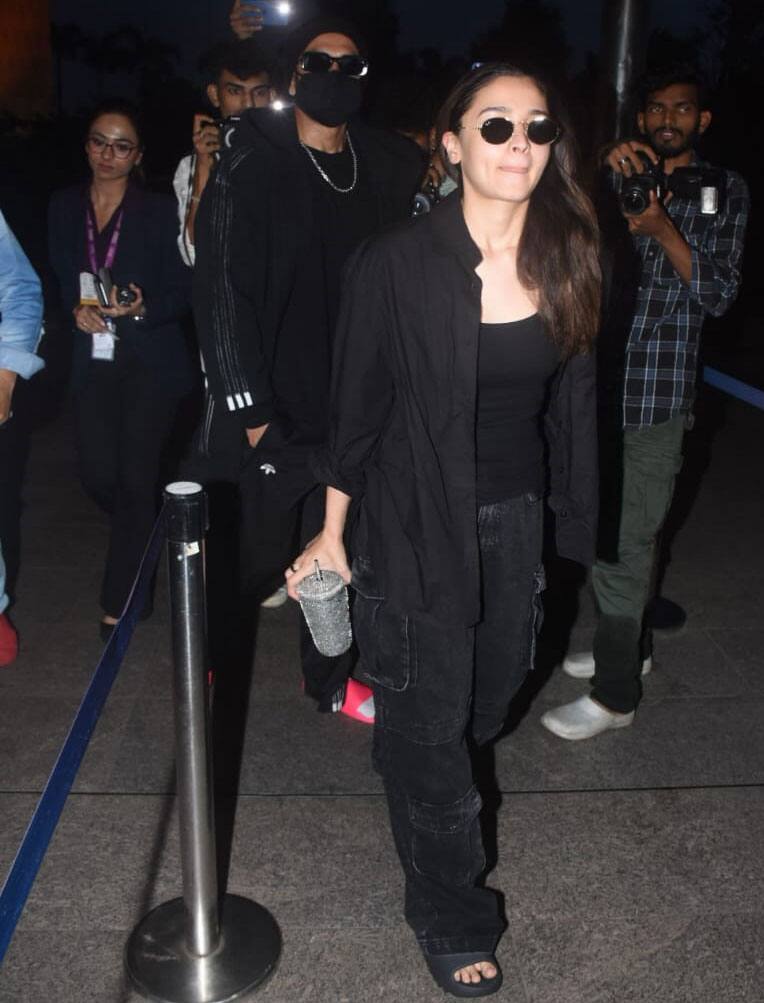 Alia Bhatt and Ranveer Singh twin in black; Deepika Padukone flaunts her  airport look in sweater - IMDb