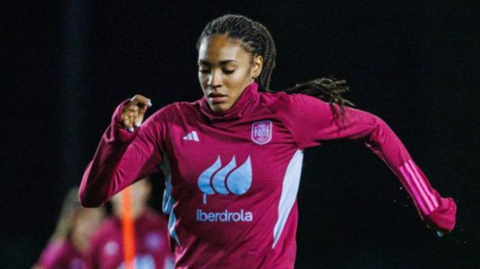 Sexy female deals footballers