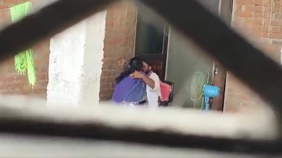 SHOCKING Video: Maulavi In Bihar&#039;s Siwan Sexually Harasses Minor Girl Inside Mosque; Watch
