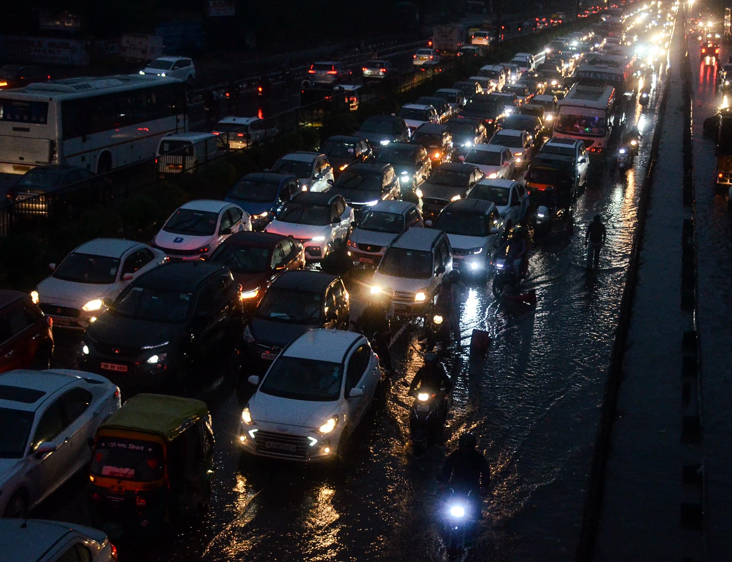 Heavy Rainfall Hits Traffic In Gurugram 