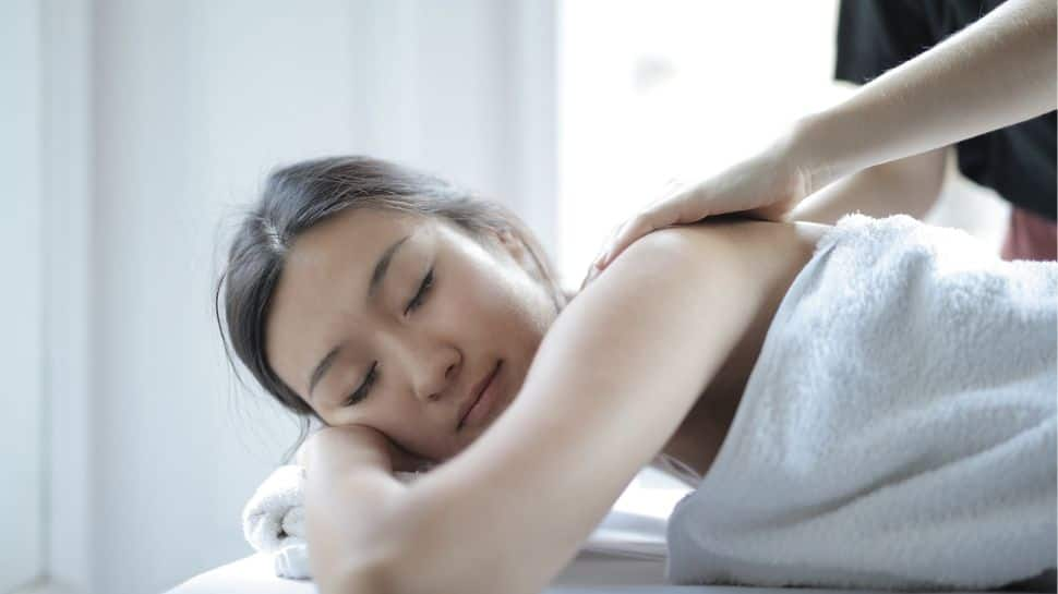 From Reducing Stress To Improving Sleep: Here Are 8 Health Benefits Of Body Massage